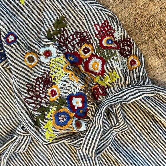 Feather Bone Anthropologie Lindsey Grey White Striped Embroidered Dress XSP - Picture 11 of 11